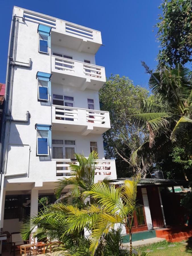 Beach Paradise Hotel Матара Екстериор снимка